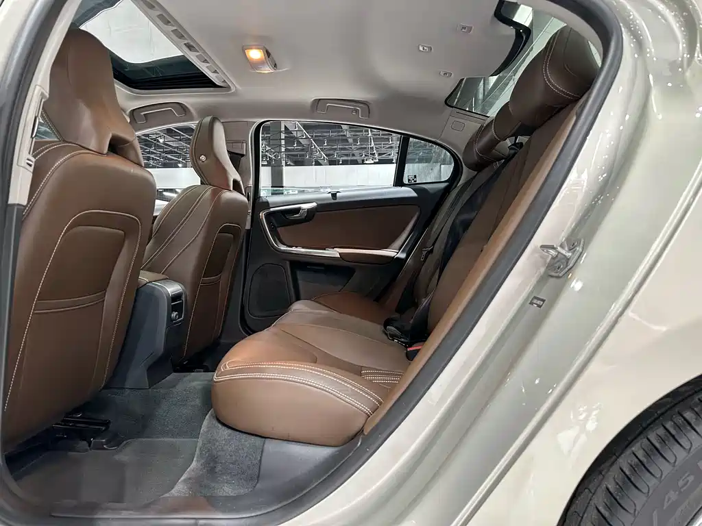 Volvo S60 PHEV — миниатюра 13