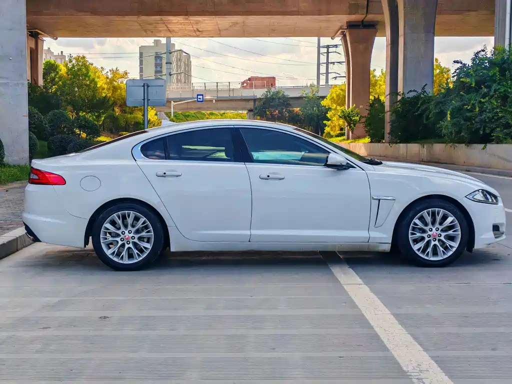 Jaguar XF — миниатюра 5