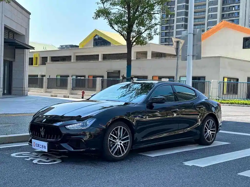 Maserati Ghibli 2021