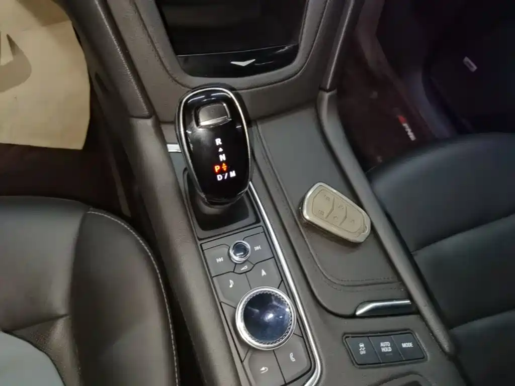 Cadillac XT6 — миниатюра 13