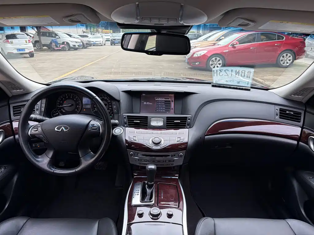 Infiniti Q70 — миниатюра 5