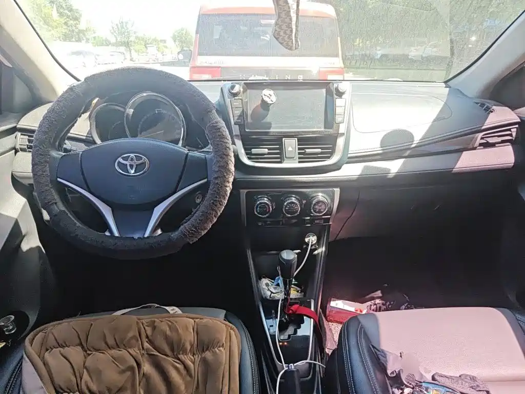 Toyota Yaris L — миниатюра 10