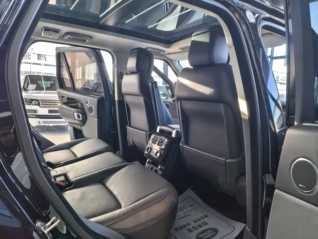 Land Rover Range Rover — миниатюра 9