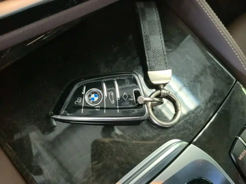 BMW 5 Series — миниатюра 9