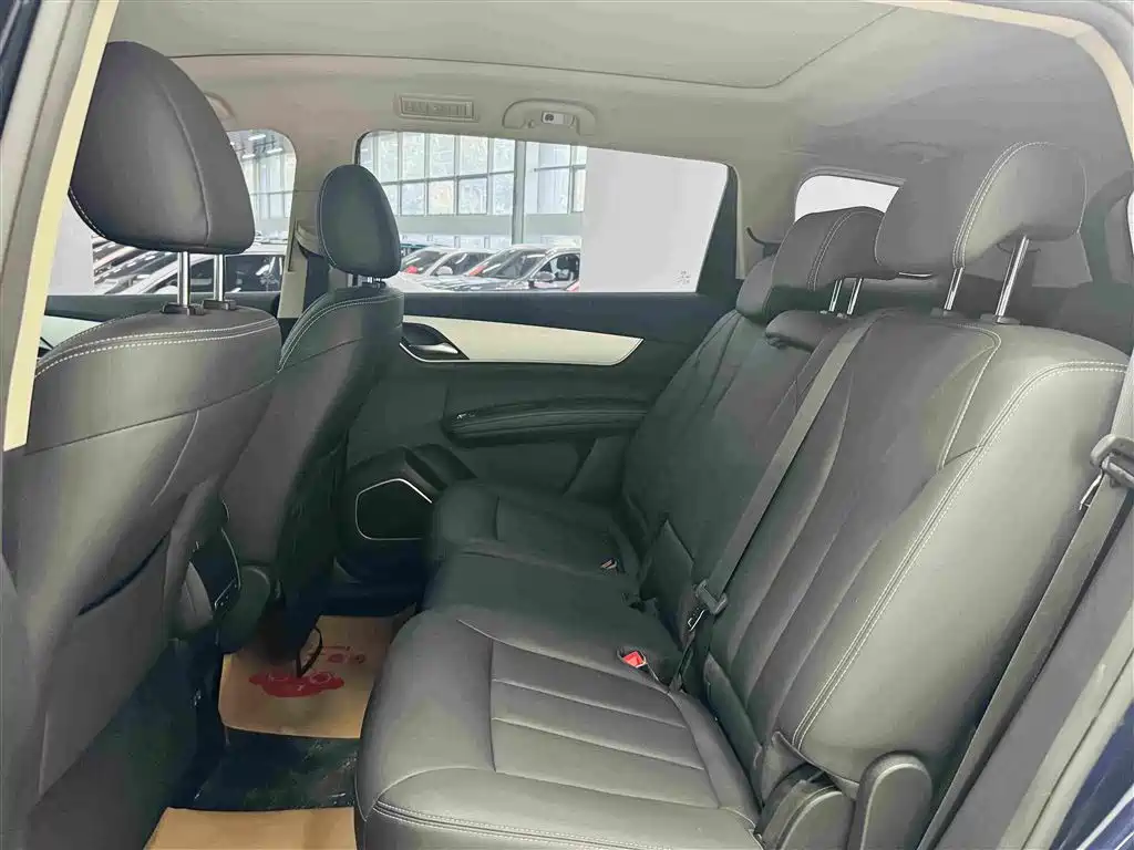 BYD MAX — миниатюра 18