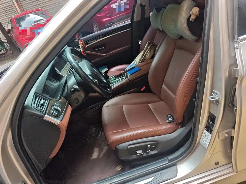 BMW 5 Series — миниатюра 11