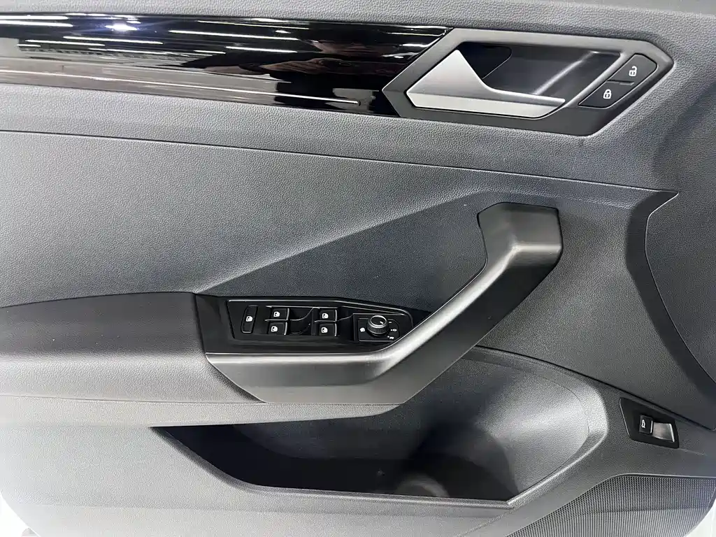 Volkswagen T-Roc 2022 280TSI DSG PLUS
