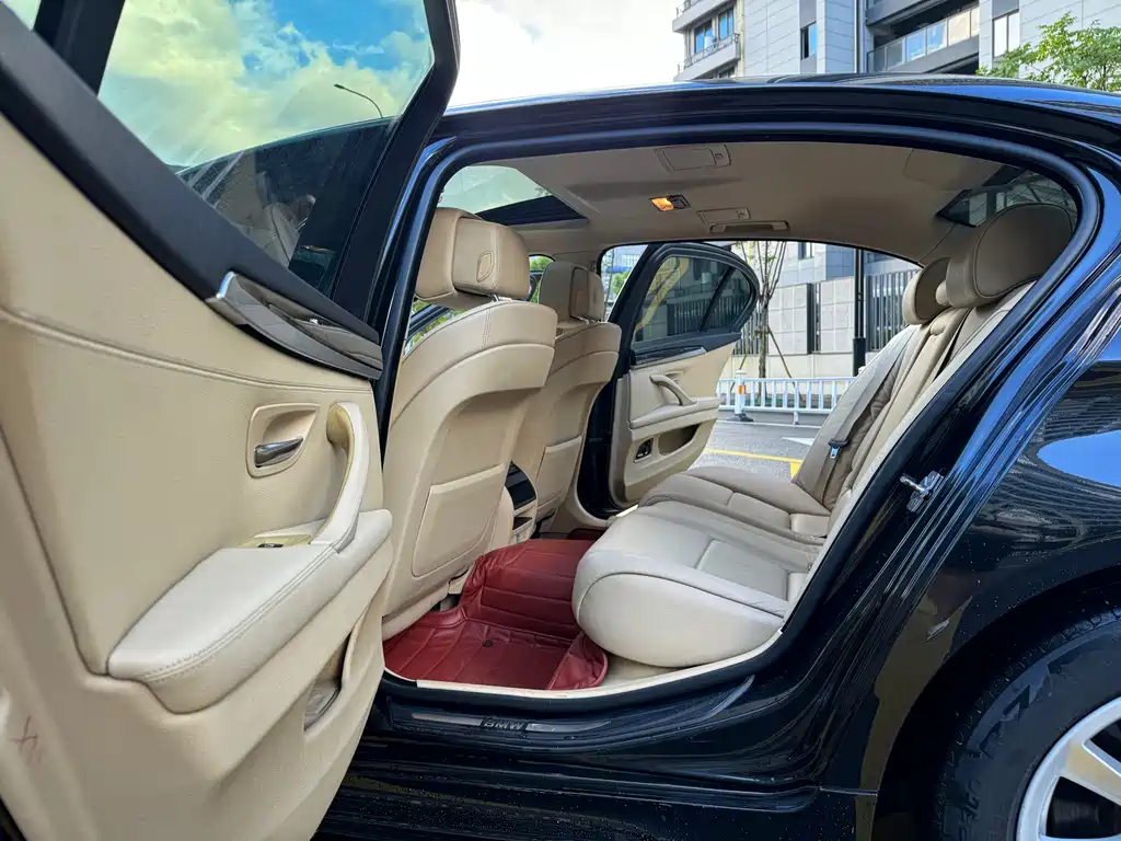 BMW 5 Series — миниатюра 11