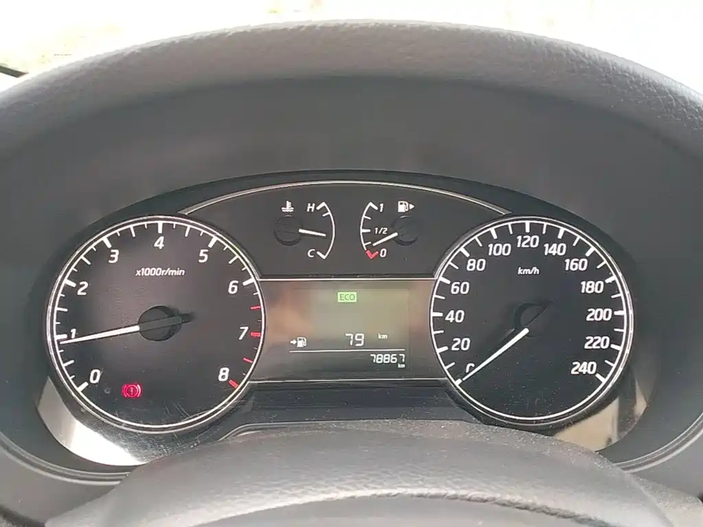 Nissan Tiida — миниатюра 12