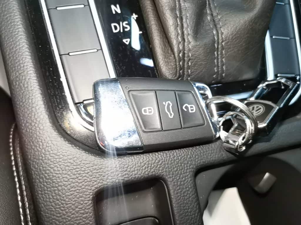 Volkswagen Magotan 1.4 л 2024 г. Чёрный, пробег 9800 км