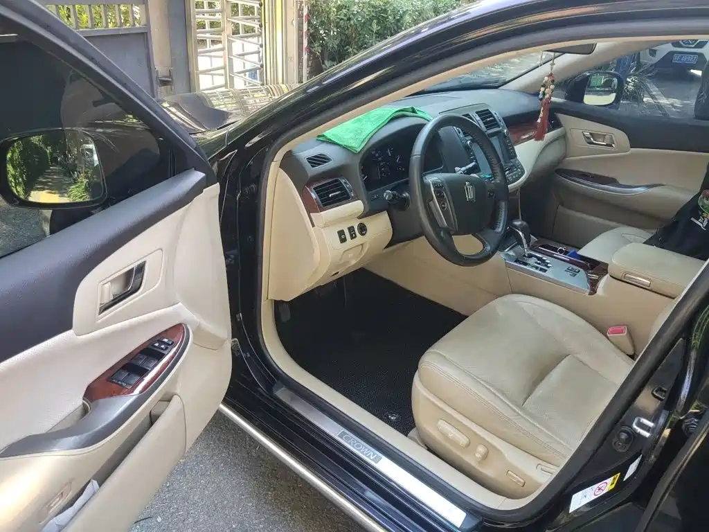 Toyota Crown — миниатюра 14