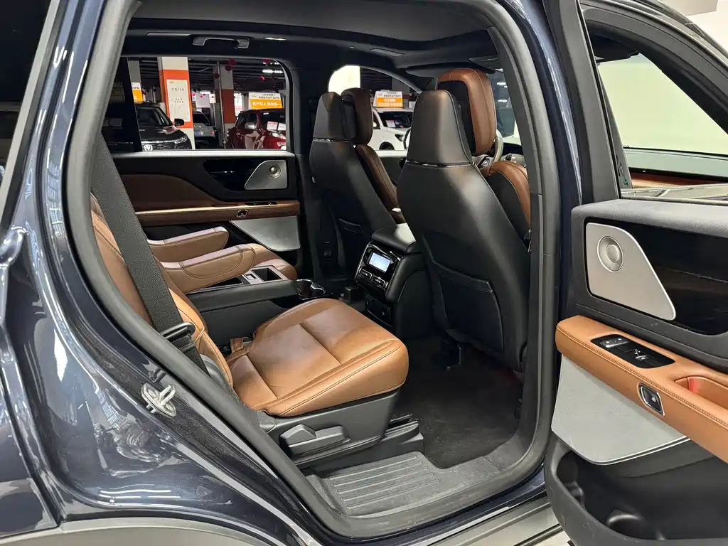 Lincoln Aviator — миниатюра 11