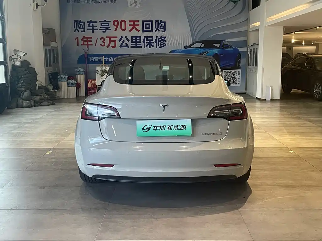 Tesla Model 3 — миниатюра 7