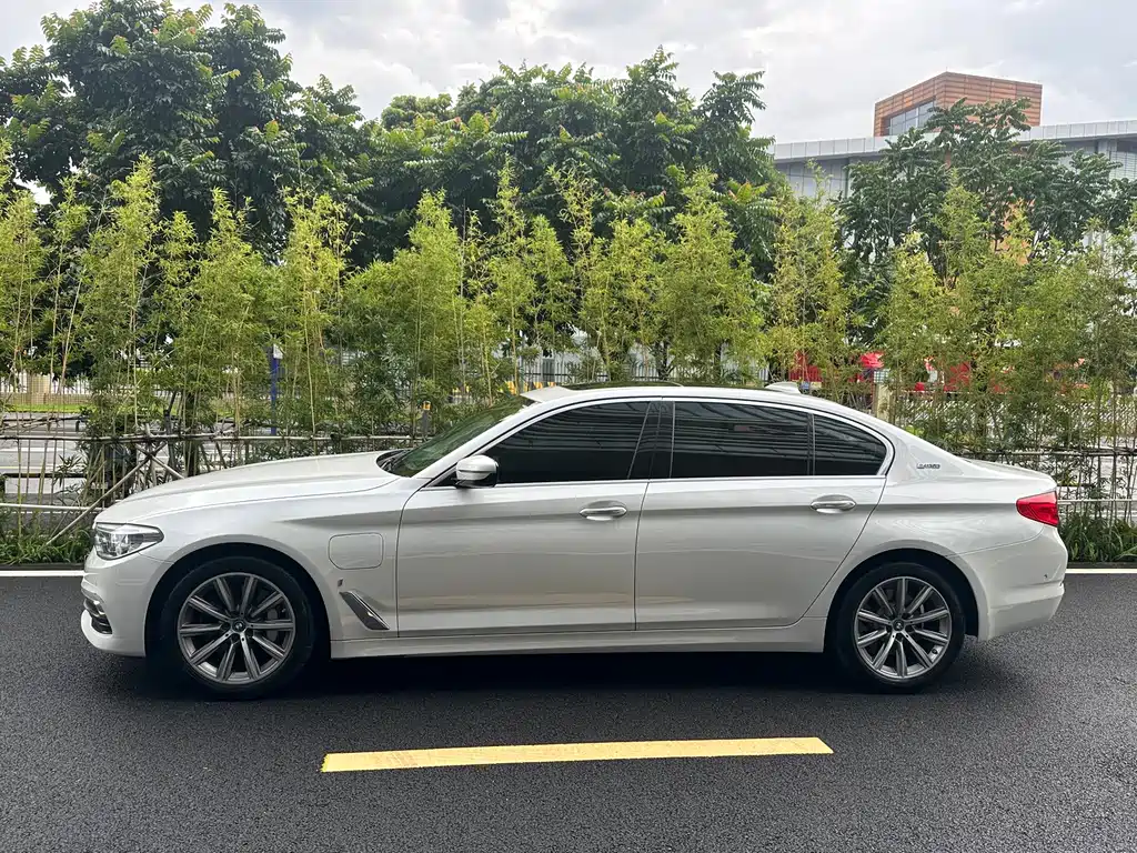 BMW 5 Series New Energy — миниатюра 3