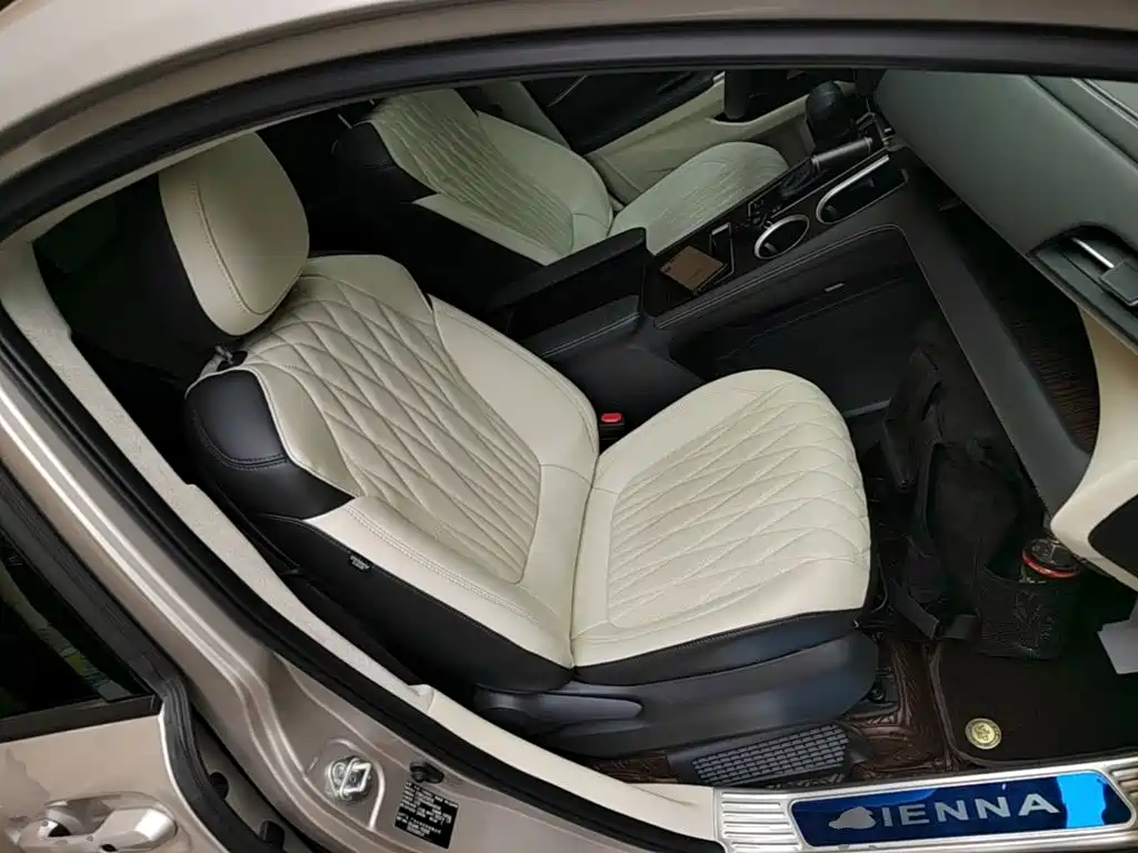 Toyota Sienna — миниатюра 25