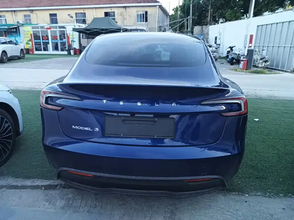 Tesla Model 3 — миниатюра 6