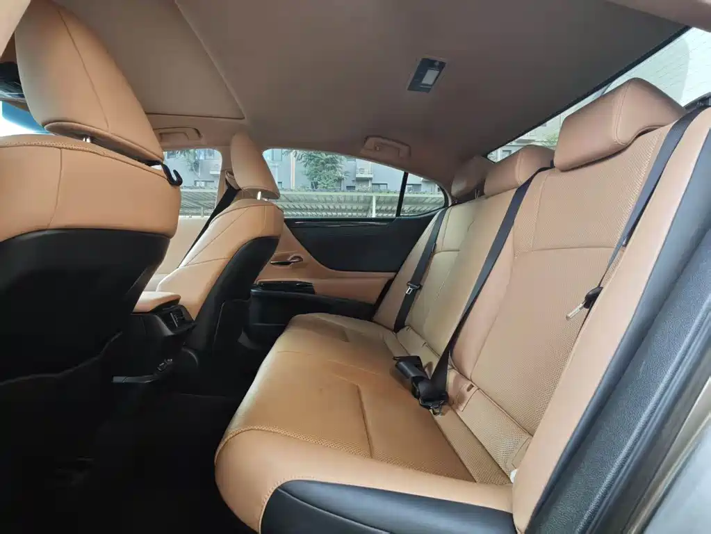 Lexus ES — миниатюра 15