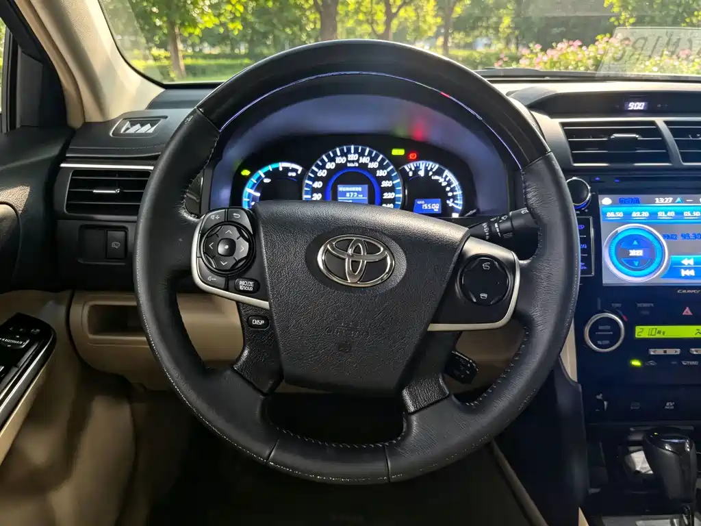 Toyota Camry — миниатюра 6