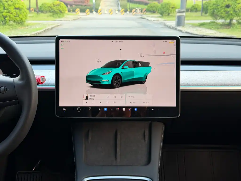 Tesla Model Y — миниатюра 13