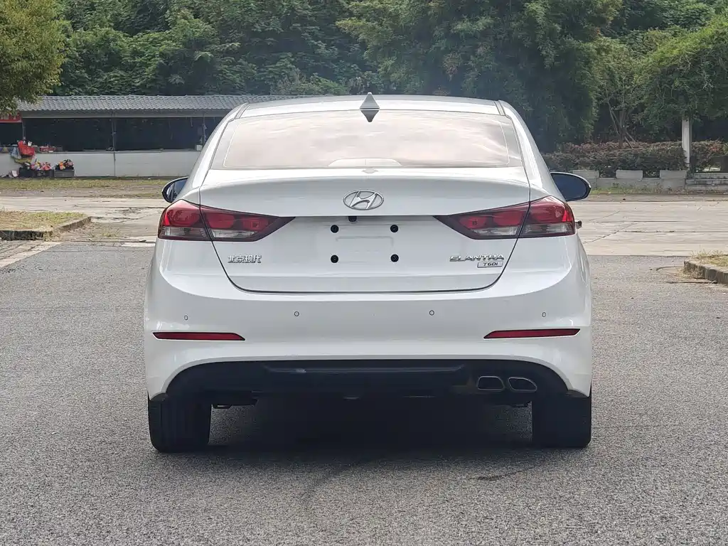 Hyundai Elantra — миниатюра 16