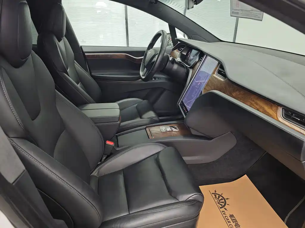 Tesla Model X — миниатюра 35
