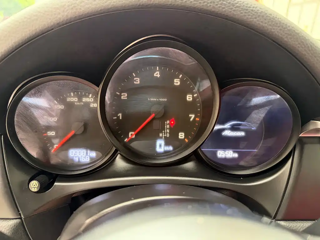 Porsche Macan — миниатюра 14