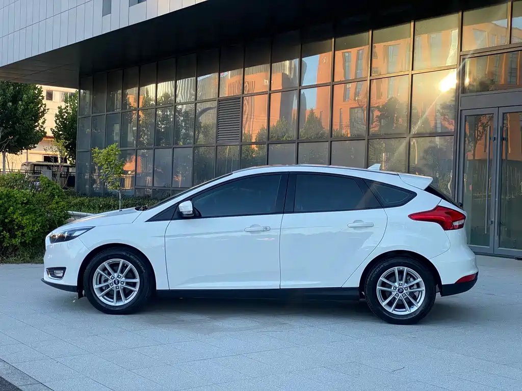 Ford Focus — миниатюра 10
