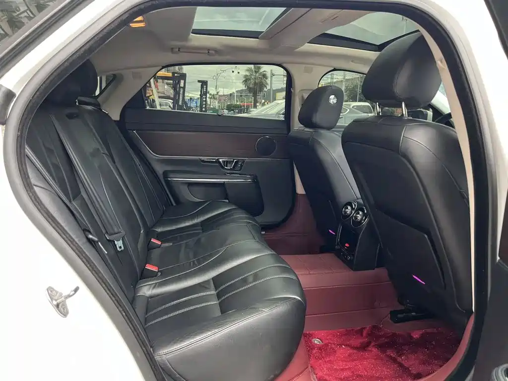 Jaguar XJ — миниатюра 9