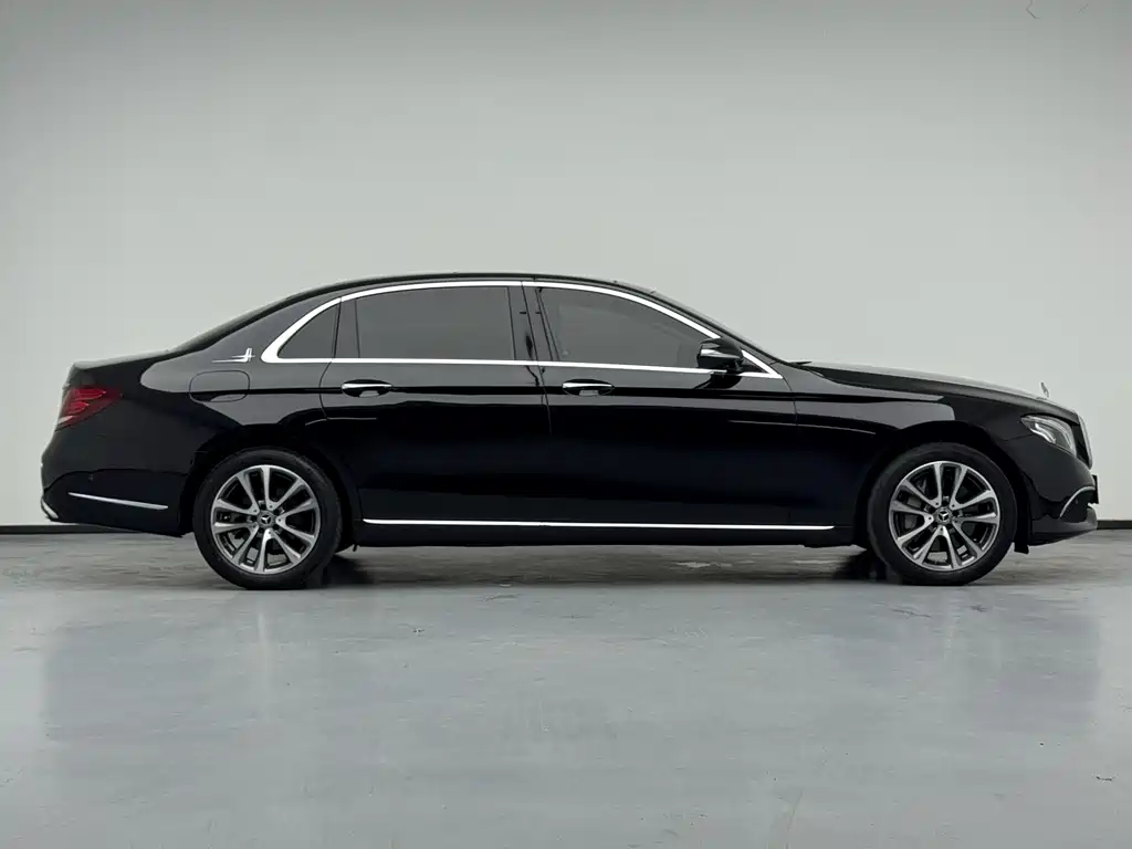 Mercedes-Benz E-Class — миниатюра 8