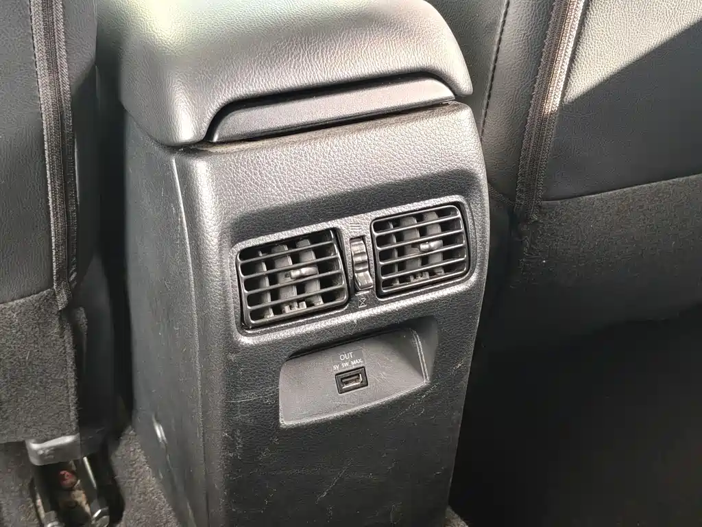 Nissan Tiida — миниатюра 14