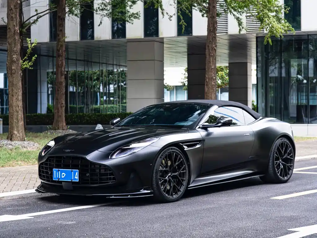 Aston Martin DB12 — миниатюра 14