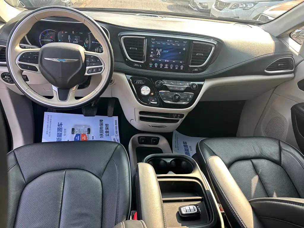 Chrysler Grand Voyager PHEV (Import) — миниатюра 11