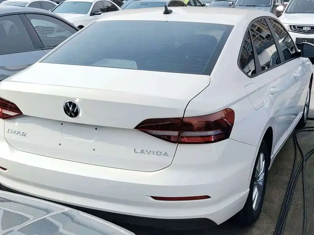Volkswagen Lavida — миниатюра 9