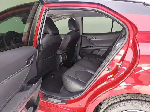 Toyota Camry — миниатюра 16