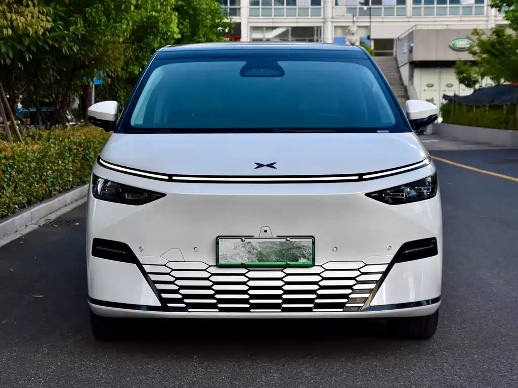 XPeng X9 — миниатюра 4