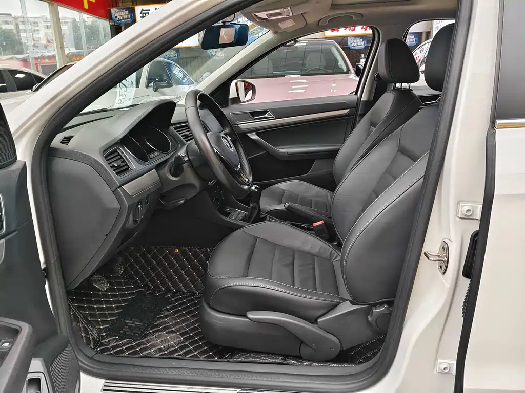 Volkswagen Lavida — миниатюра 3