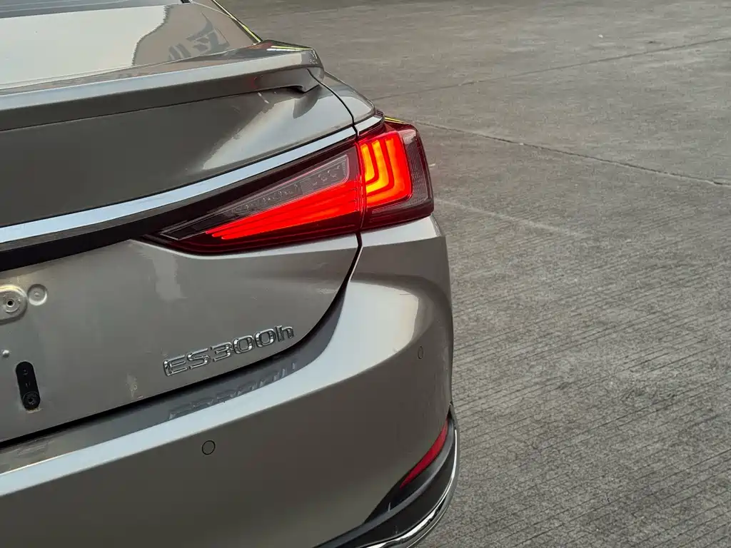 Lexus ES — миниатюра 15