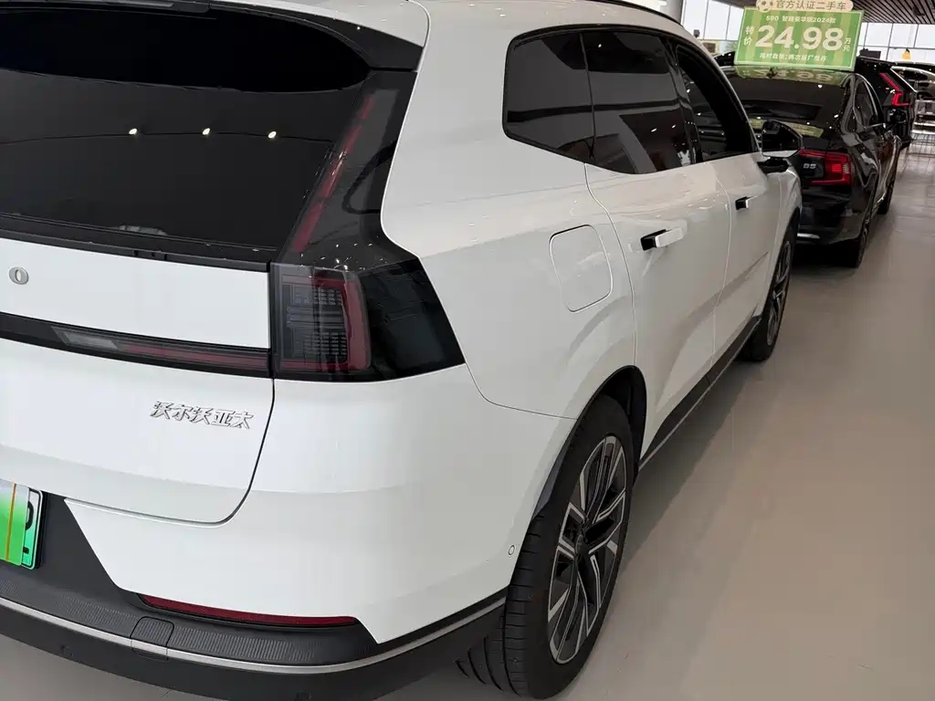 Volvo XC70 PHEV — миниатюра 9