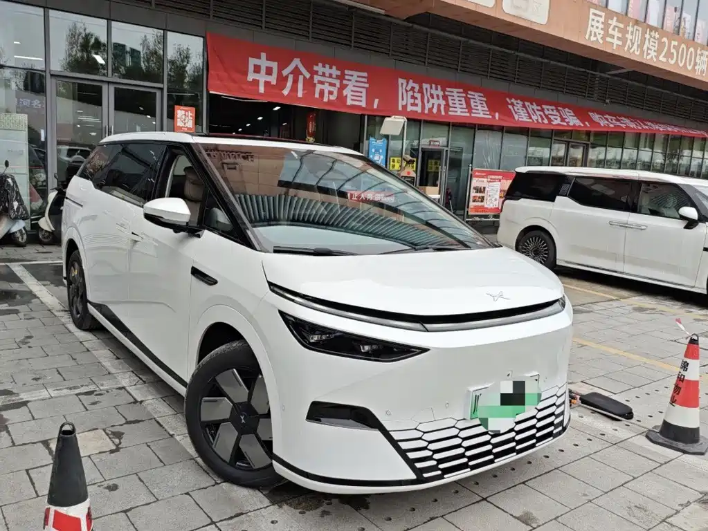 XPeng X9 — миниатюра 2