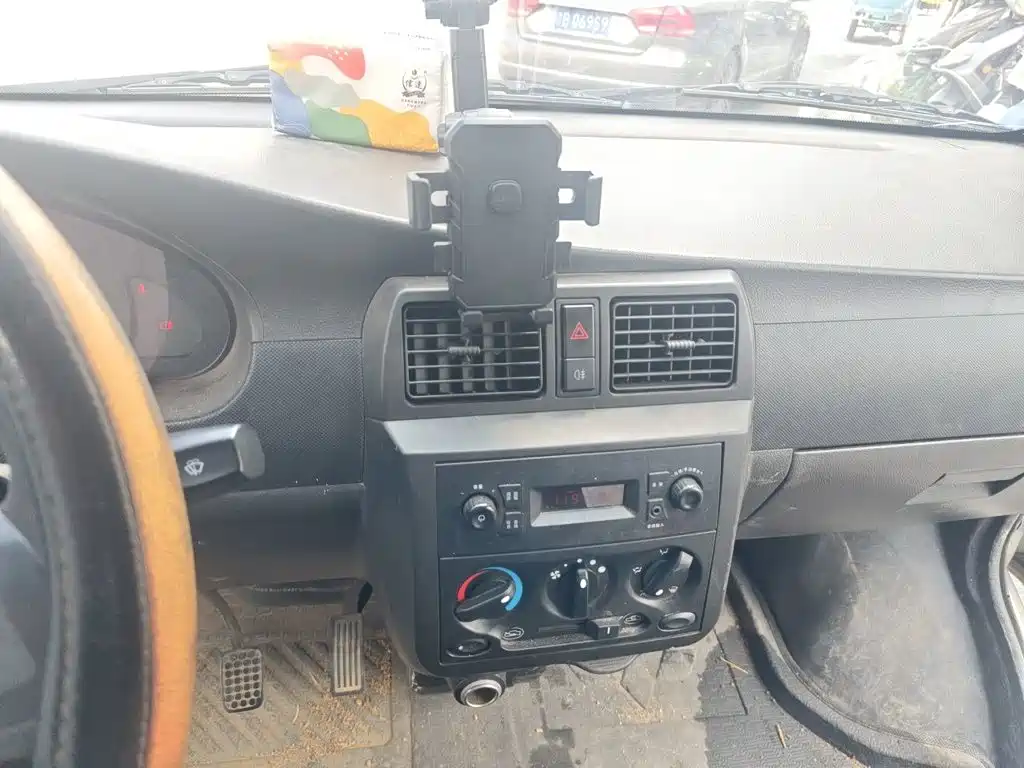 Wuling Rongguang — миниатюра 9