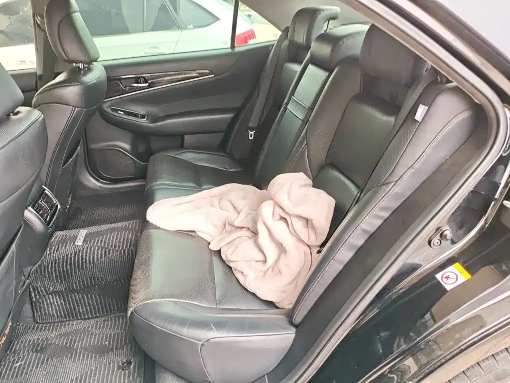 Toyota Crown — миниатюра 15