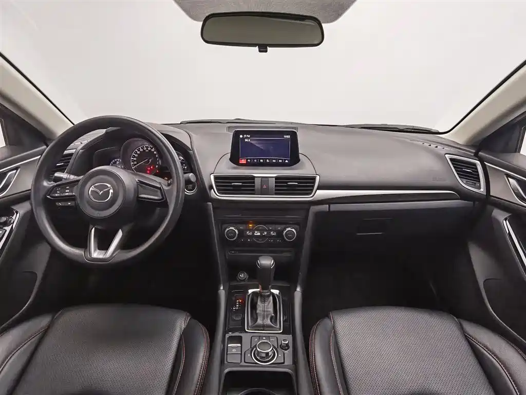 Mazda Mazda3 3 2017 1.5L AT Luxury V