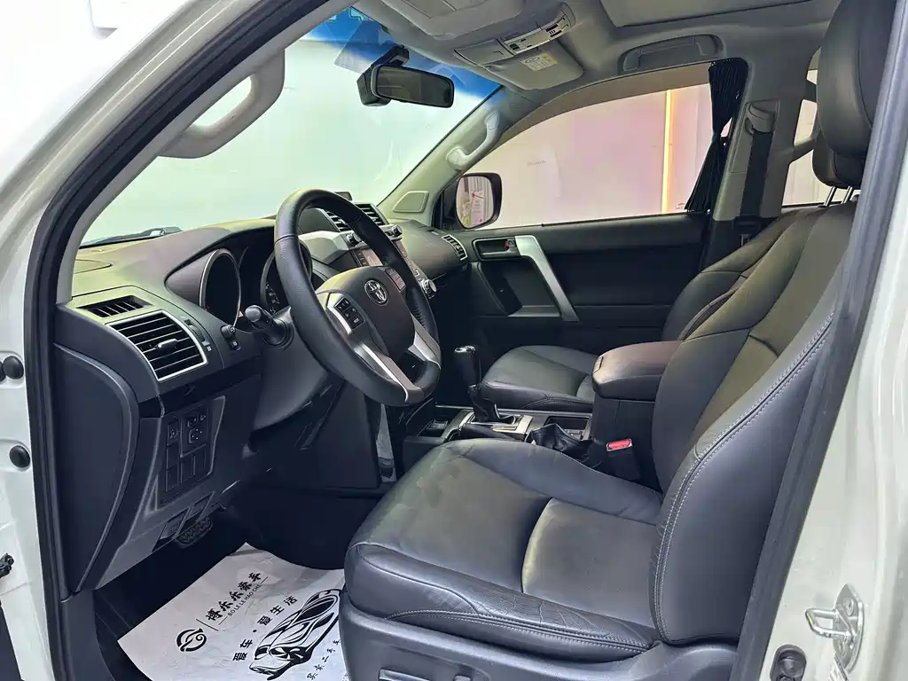 Toyota Land Cruiser Prado 2016 2.7L AT Standard