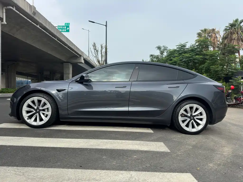 Tesla Model 3 — миниатюра 8