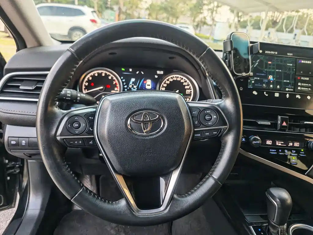 Toyota Camry — миниатюра 13
