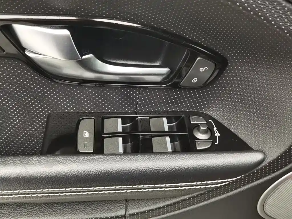 Land Rover Evoque (Import) — миниатюра 9