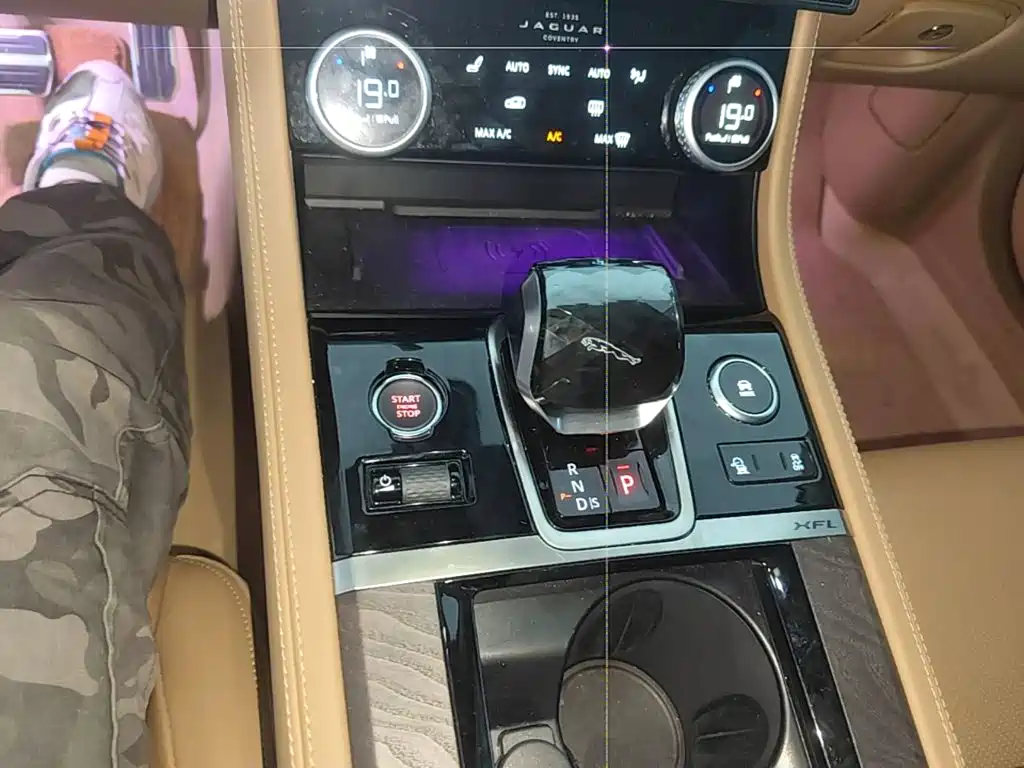 Jaguar XFL — миниатюра 14