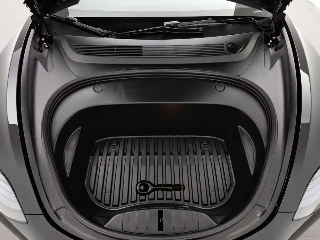 Tesla Model 3 — миниатюра 6