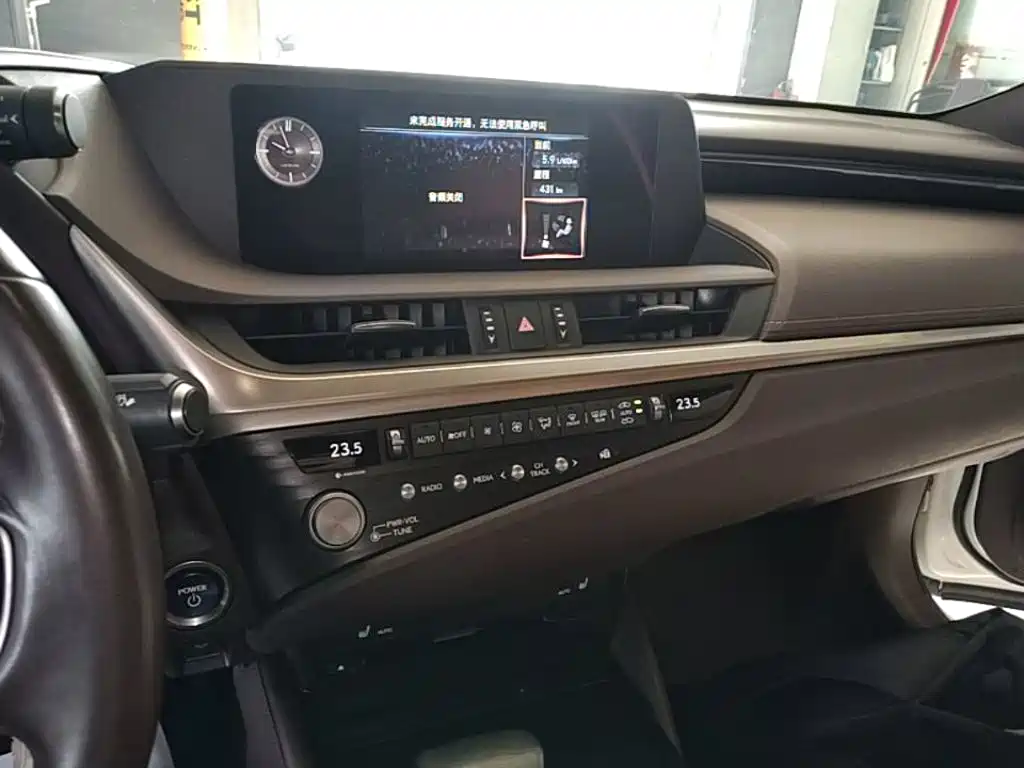 Lexus ES — миниатюра 13