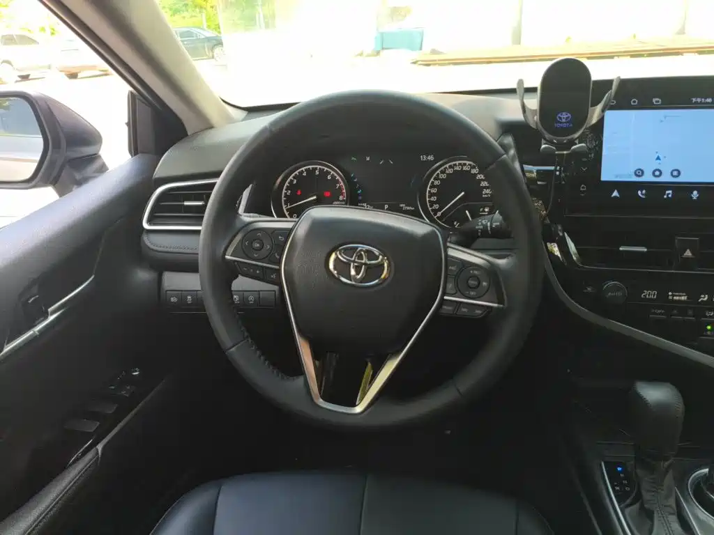 Toyota Camry — миниатюра 3